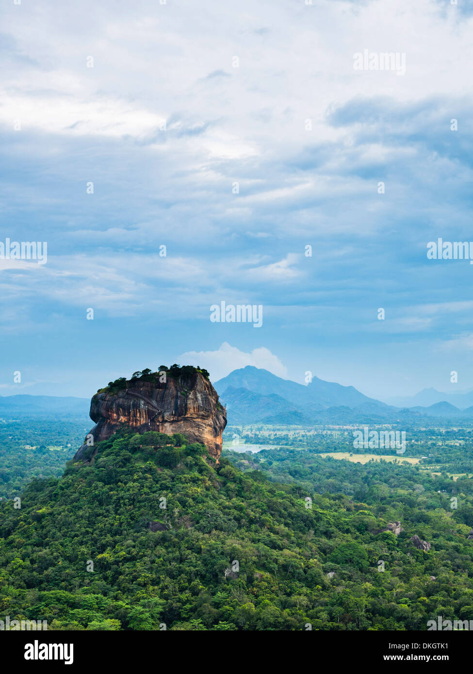 Sigiriya Felsenfestung, UNESCO-Weltkulturerbe, gesehen vom Pidurangala Rock, Sri Lanka, Asien Stockfoto