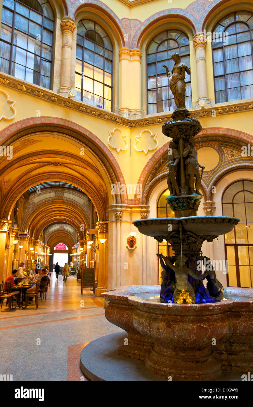 Brunnen in Freyung Passage, Wien, Österreich, Europa Stockfoto