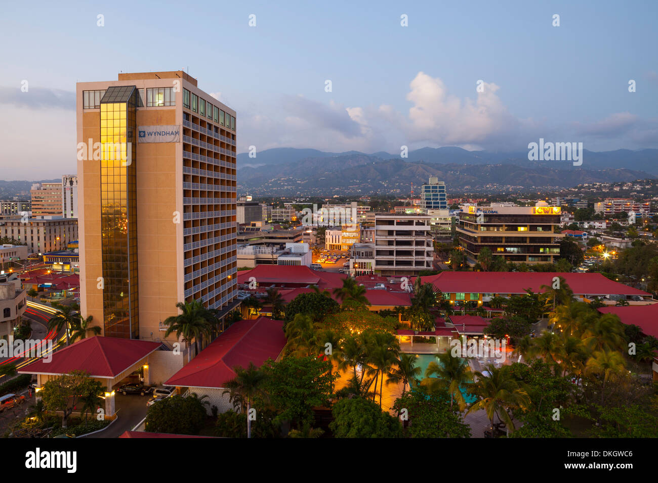 Erhöhten Blick auf zentrale Kingston, St. Andrews Parish, Jamaika, Westindische Inseln, Karibik, Mittelamerika Stockfoto