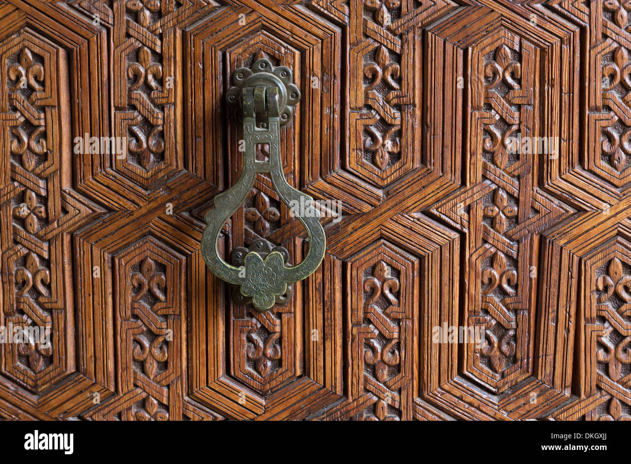 Detail einer geschnitzten Holztür am Musee de Marrakech, Marrakesch, Marokko, Nordafrika, Afrika Stockfoto