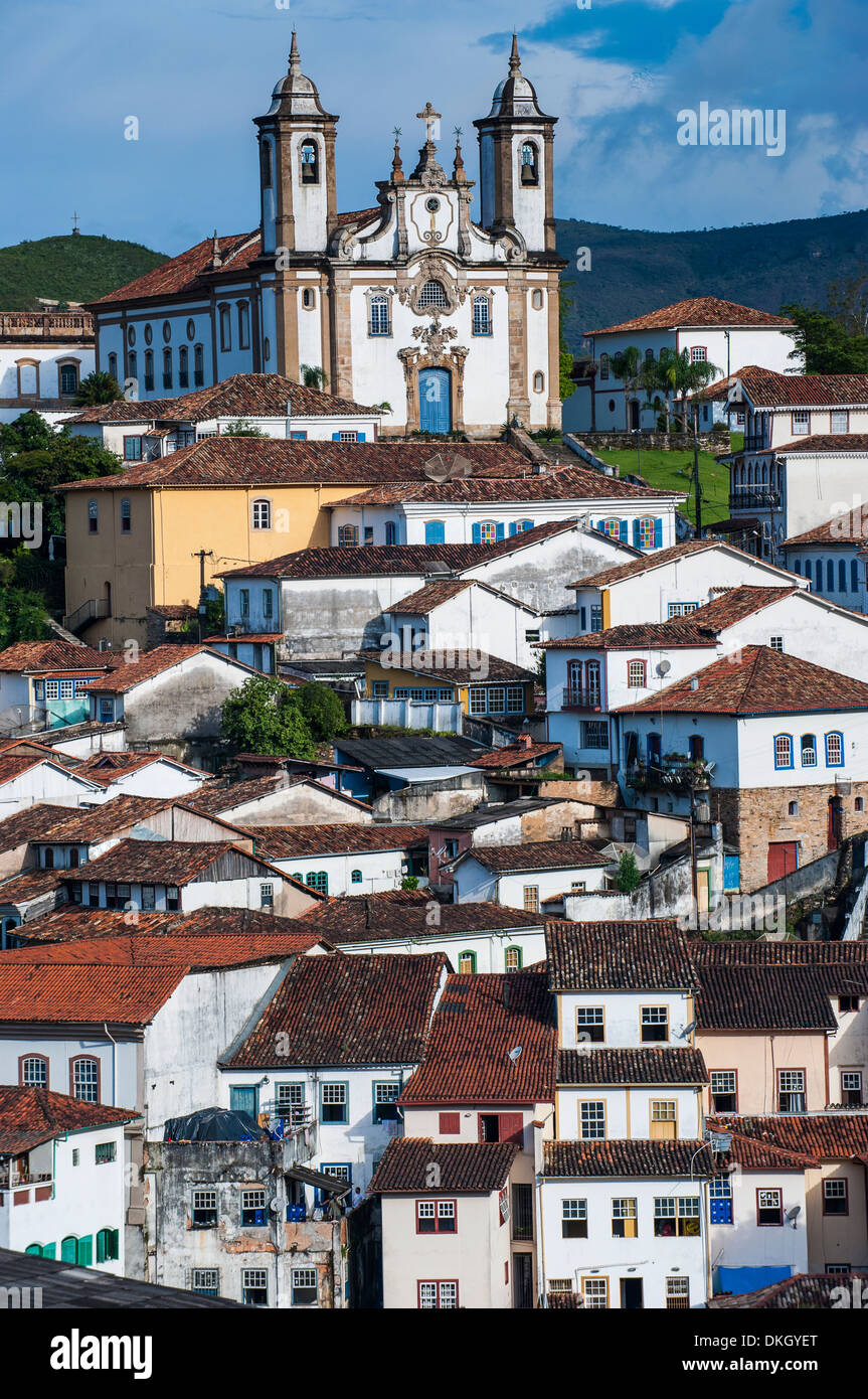 Zeigen Sie über die koloniale Stadt von Ouro Preto, UNESCO-Weltkulturerbe, MInas Gerais, Brasilien, Südamerika an Stockfoto