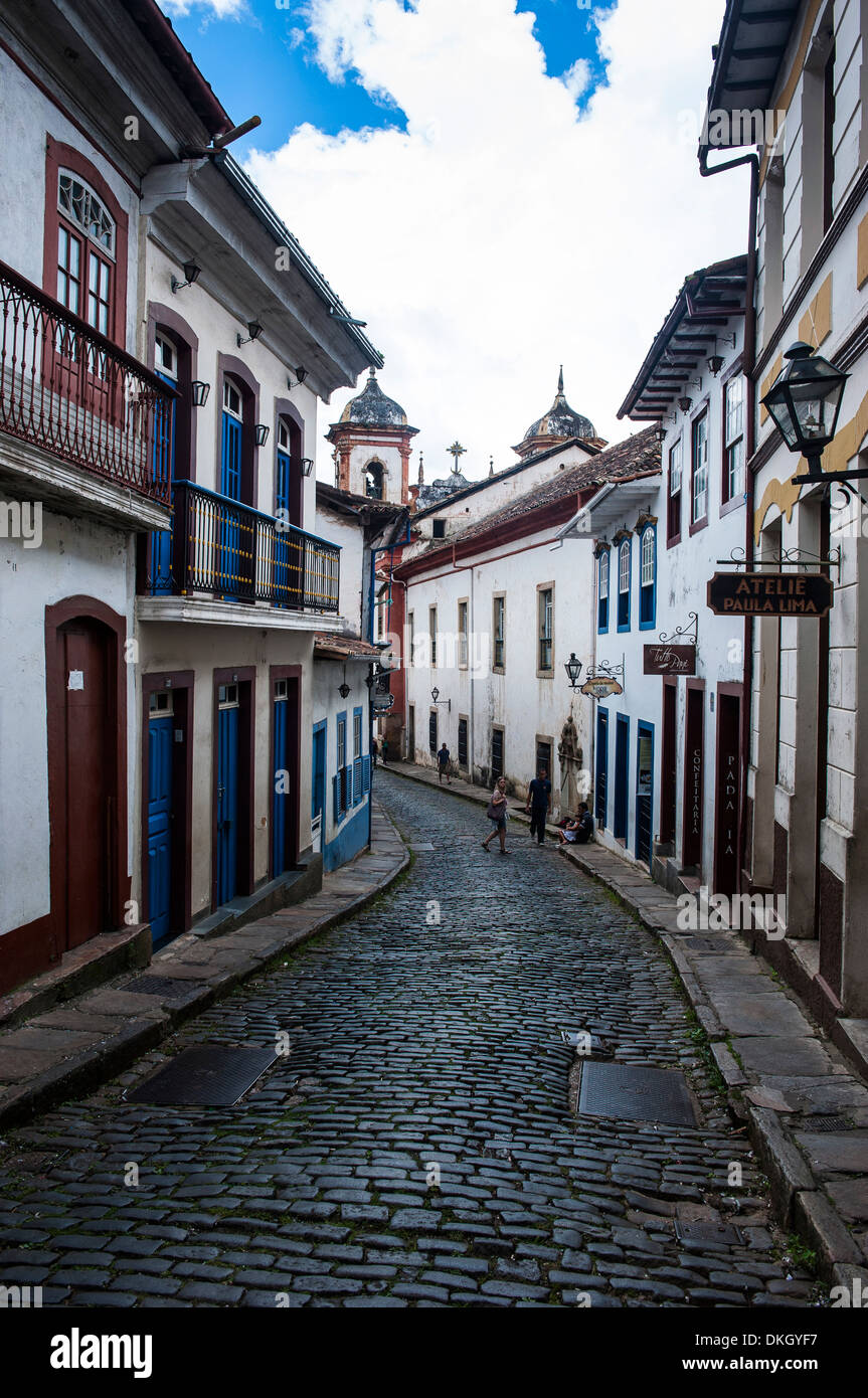 Historische Häuser in der alten Bergbau Stadt von Ouro Preto, UNESCO-Weltkulturerbe, MInas Gerais, Brasilien, Südamerika Stockfoto
