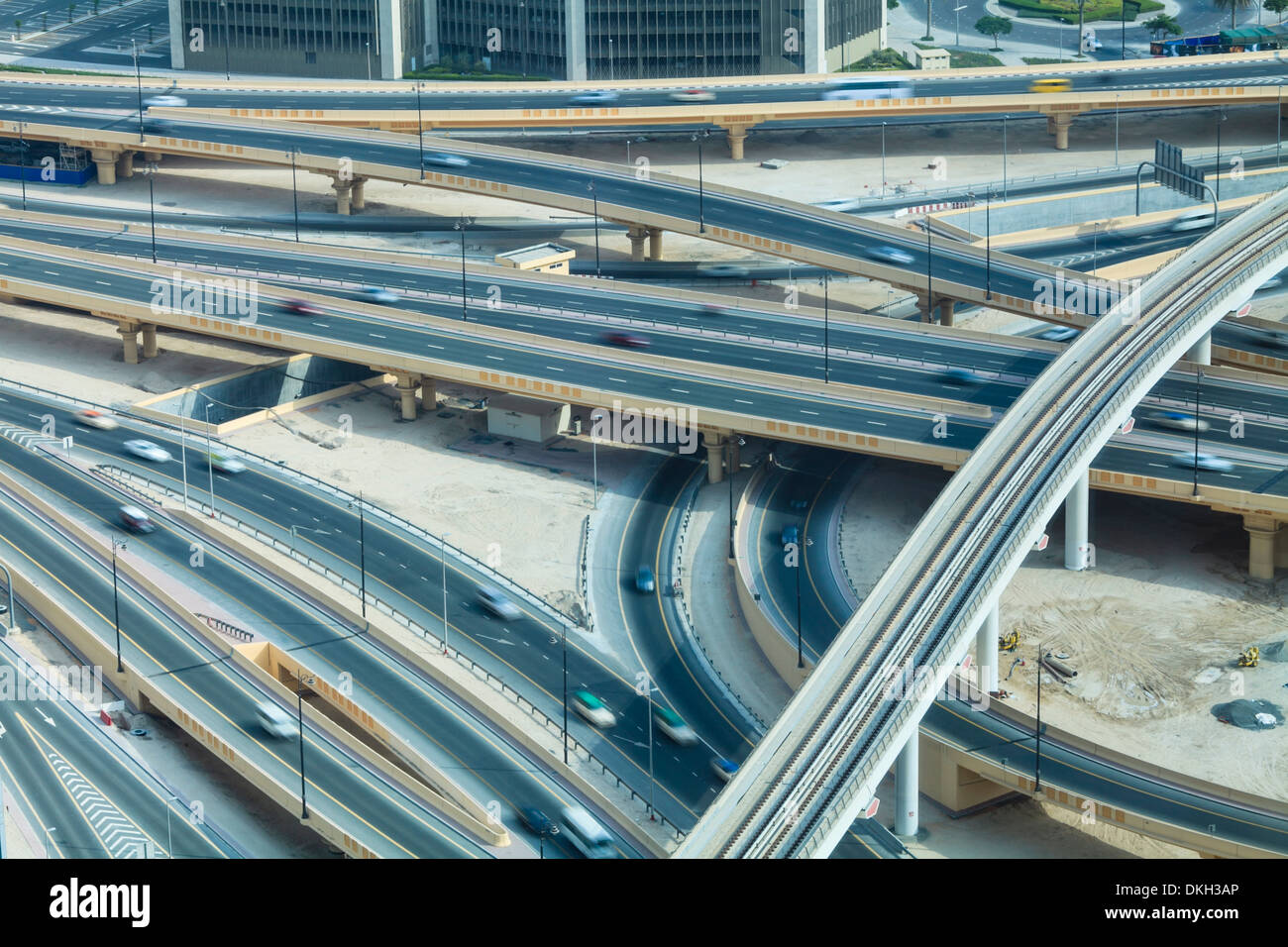 Road-Austausch und Metro Zug, Dubai, Vereinigte Arabische Emirate, Naher Osten Stockfoto