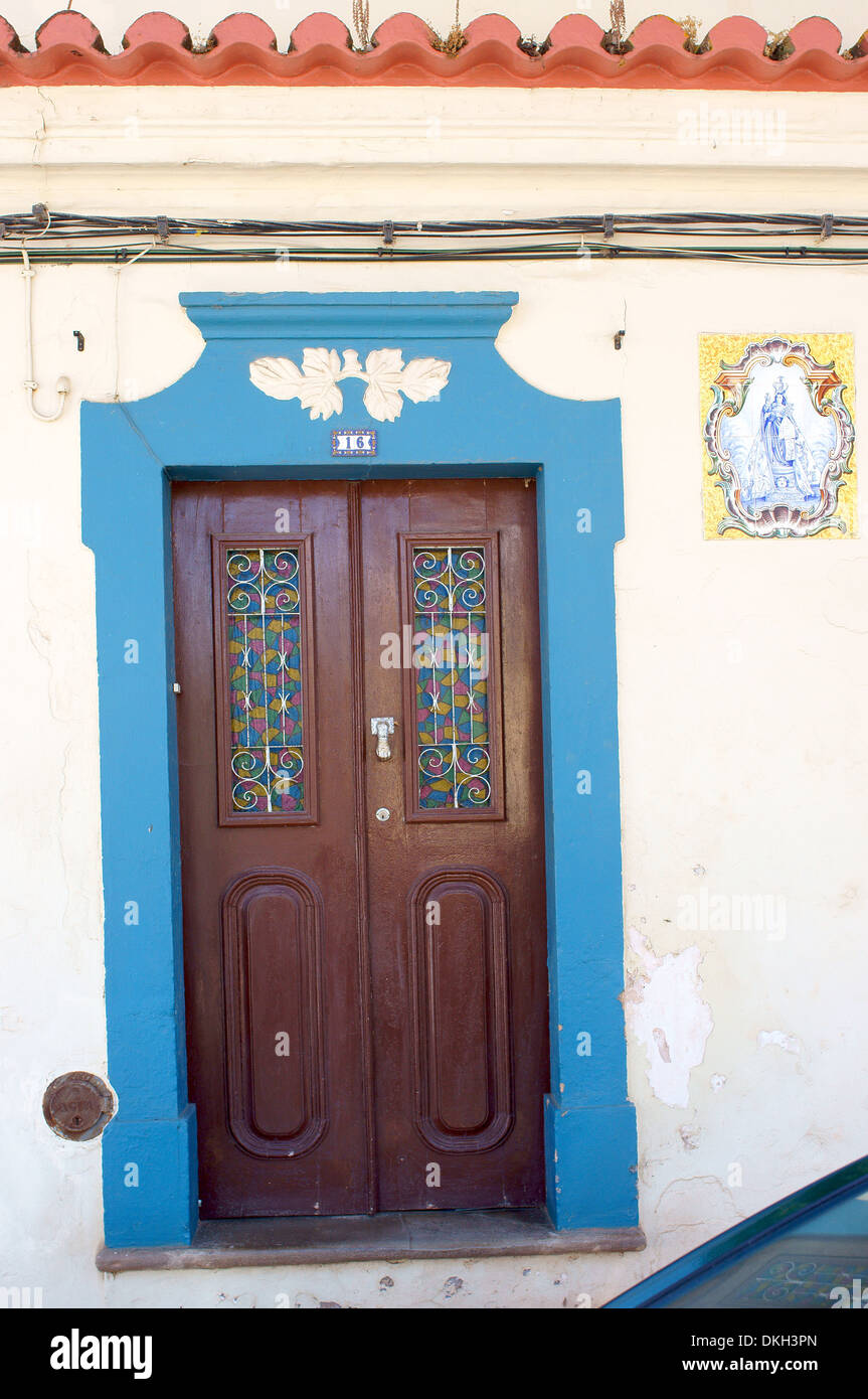 Alte Tür in malerischen Algarve Algarve Portugal Stockfoto