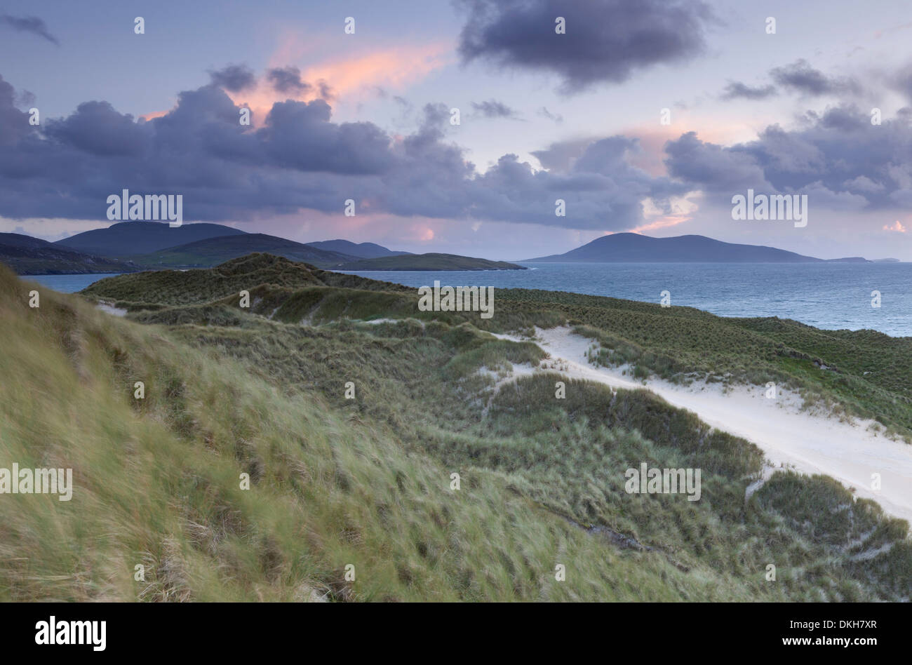 Die Nordküste von Dünen bei Luskentyre, Isle of Harris, äußeren Hebriden, Schottland, Vereinigtes Königreich, Europa betrachtet Stockfoto