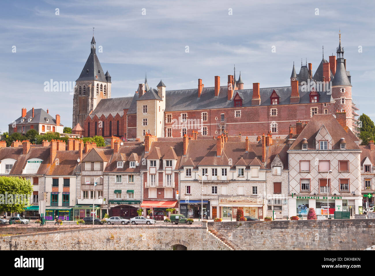 Die Stadt Gien vor dem Fluss Loire, Loiret, Centre, Frankreich, Europa Stockfoto