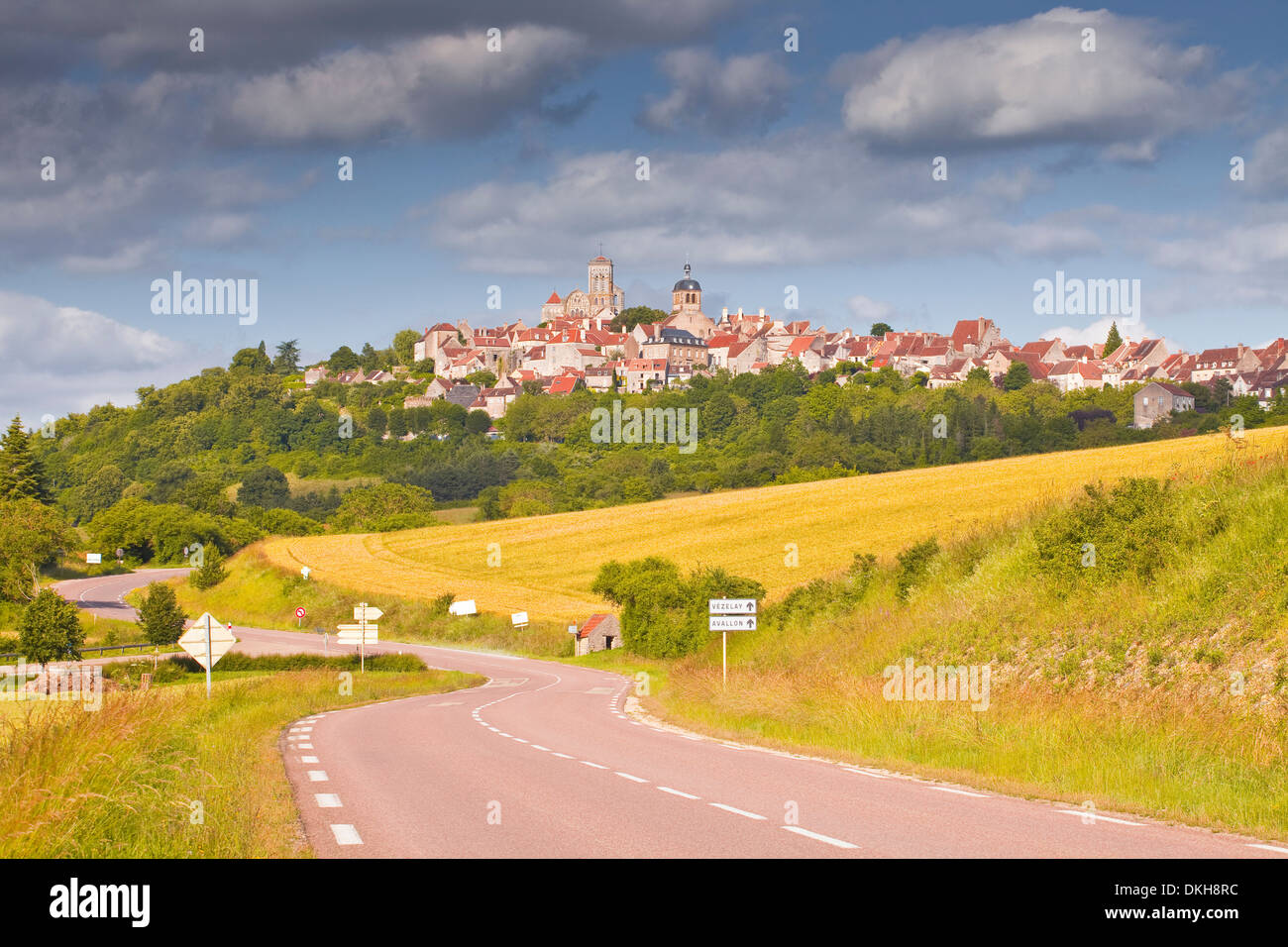 Die Beaux Dorf de France von Vezelay im Bereich Yonne, Burgund, Frankreich, Europa Stockfoto