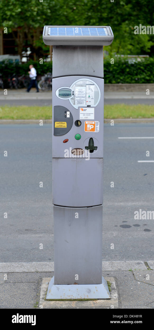 Berlin Deutschland Park Hinweis Maschinenpark beachten Sie Maschine 06:21 Deutschland Parkscheinautomat Stockfoto