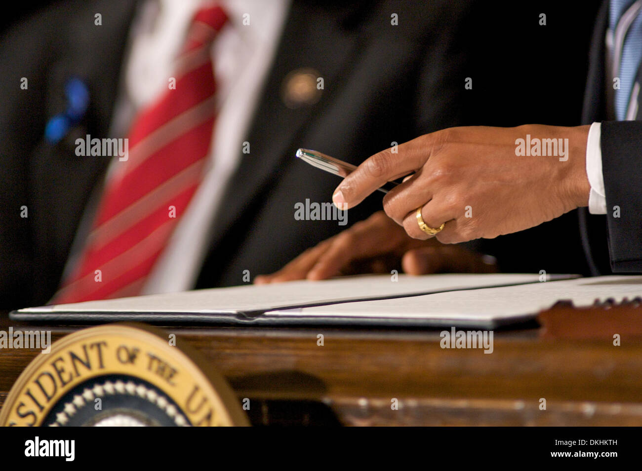 24. Juli 2009 - Washington, DC, USA - 24. Juli 2009: Präsident Barack Obama unterzeichnet eine Proklamation anlässlich des 19. Jahrestages der Americans with Disabilities Act im East Room des weißen Hauses in Washington D.C. (Credit-Bild: © Southcreek Global/ZUMApress.com) Stockfoto