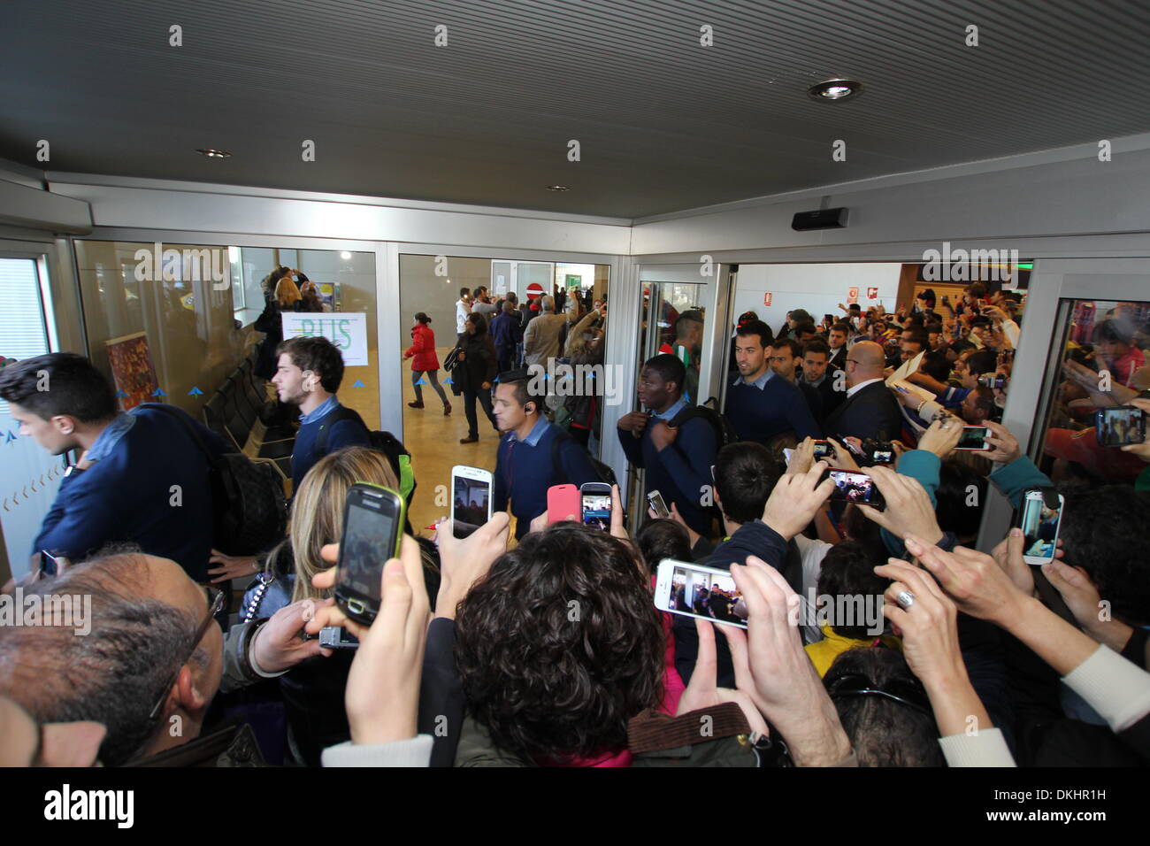 Santiago De La Ribera, Murcia, Spanien. 5. Dezember 2013.  FC Barcelona Spieler kommen in San Javier Flughafen Credit: Tony Henshaw/Alamy Live News Stockfoto