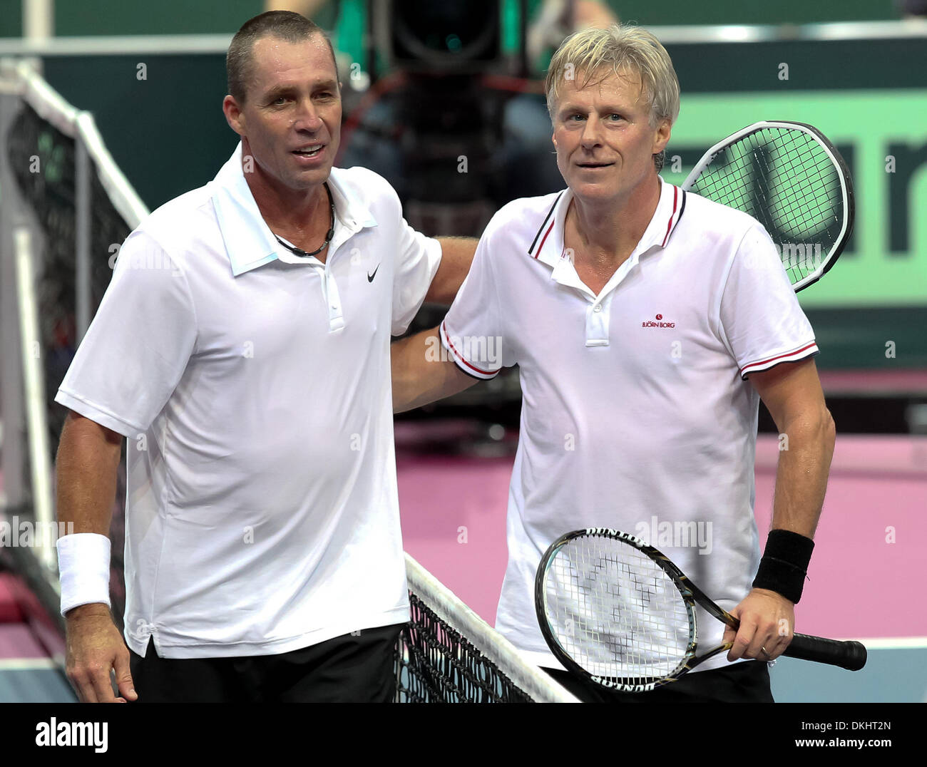 Tschechische geboren Tennislegende Ivan Lendl (links) gewinnt eine Ausstellung entsprechen Bjorn Borg in Ostrava, 5. November 2010. (CTK Foto/Petr Sznapka) Stockfoto