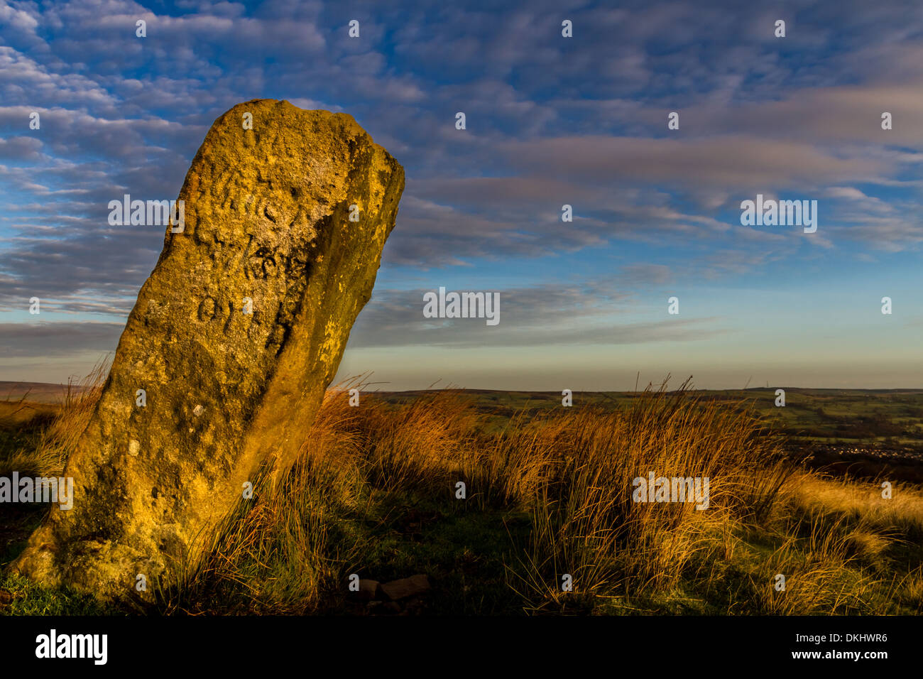 Direktionale Stein auf Ilkley Moor, Yorkshire, Großbritannien Stockfoto