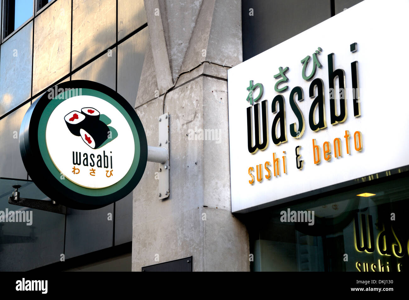 London, England, Vereinigtes Königreich. Wasabi - Sushi und bento Stockfoto