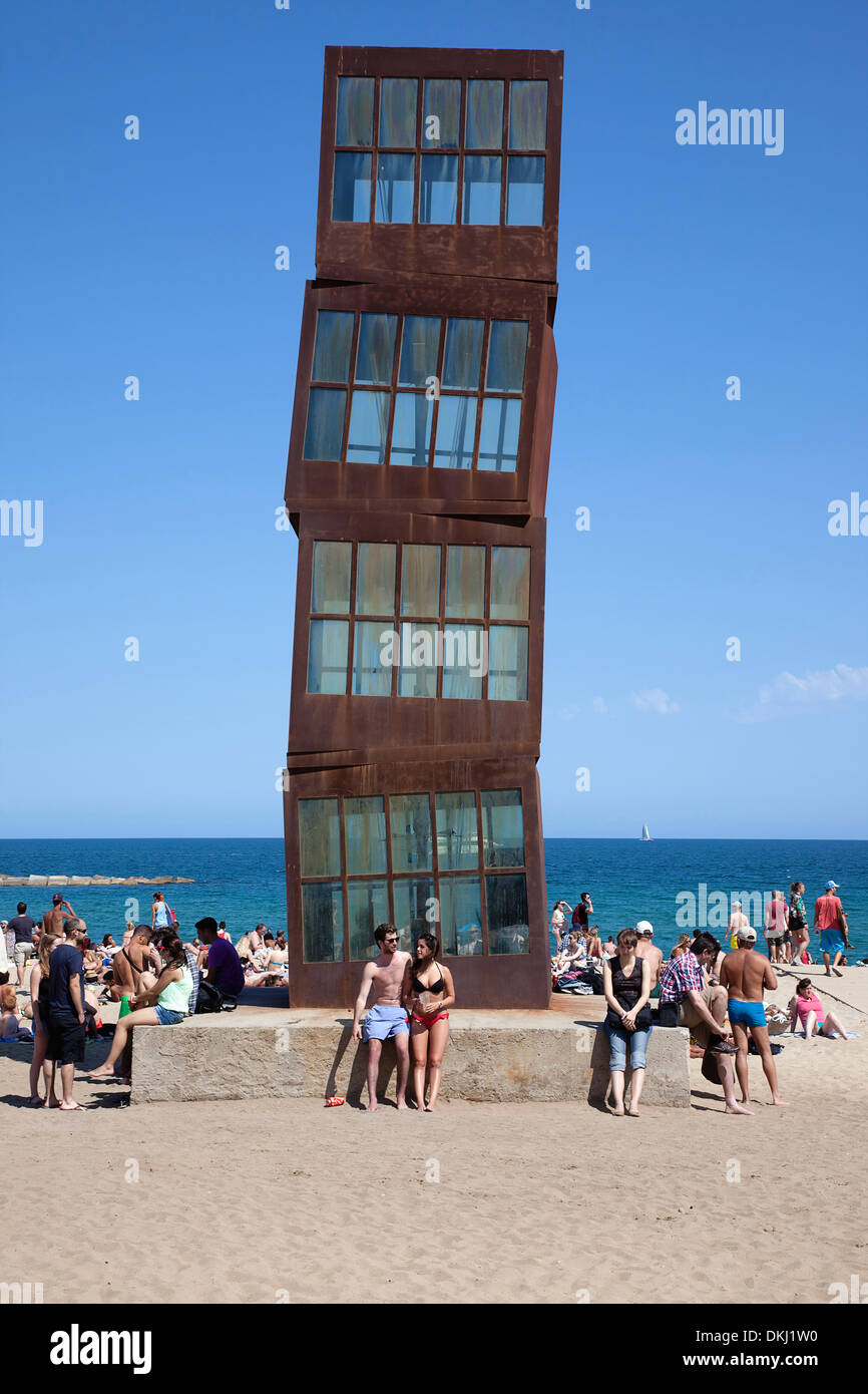 Spanien, Katalonien, Barcelona, Playa de St. Sebastia, moderne Skulptur Homage ein la Barceloneta von Rebecca Horn. Stockfoto