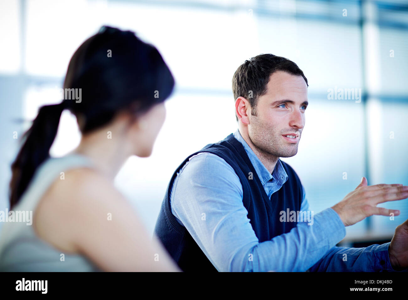 Business-Leute reden in treffen Stockfoto