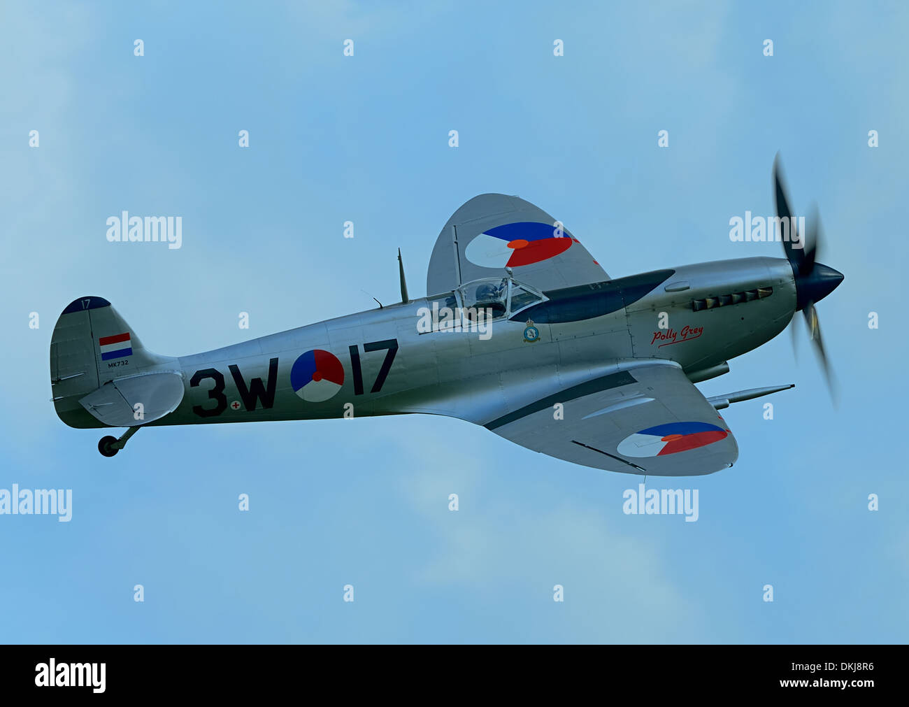 WWII Supermarine Spitfire MK IX in den Farben von der Royal Netherlands Air Force fliegen in Duxford Air Show UK. September 2013 Stockfoto