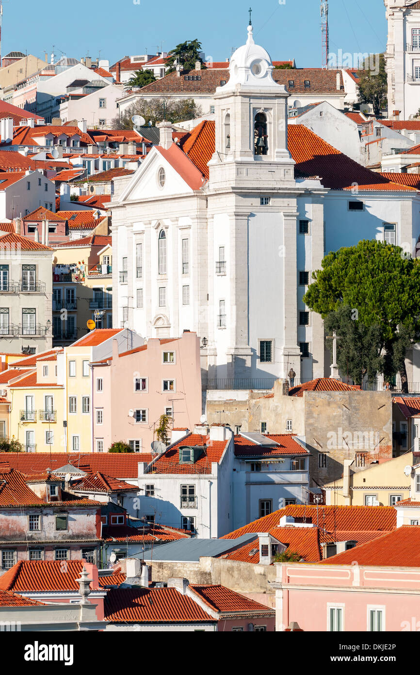 Die Sehenswürdigkeiten, mit Blick auf rund, in die Stadt von Lissabon, Portugal, Europe.Church von Sao typischen Haus Häuser Stockfoto