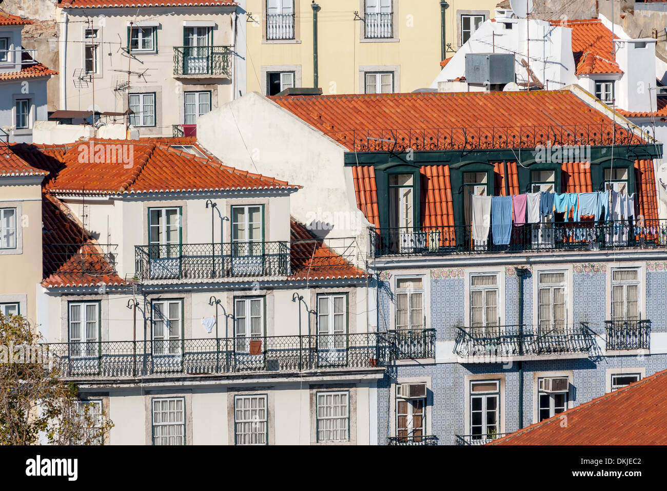 Die Sehenswürdigkeiten, mit Blick auf rund, in der Stadt von Lissabon, Portugal, Europa. Typisches Haus Häuser Stockfoto