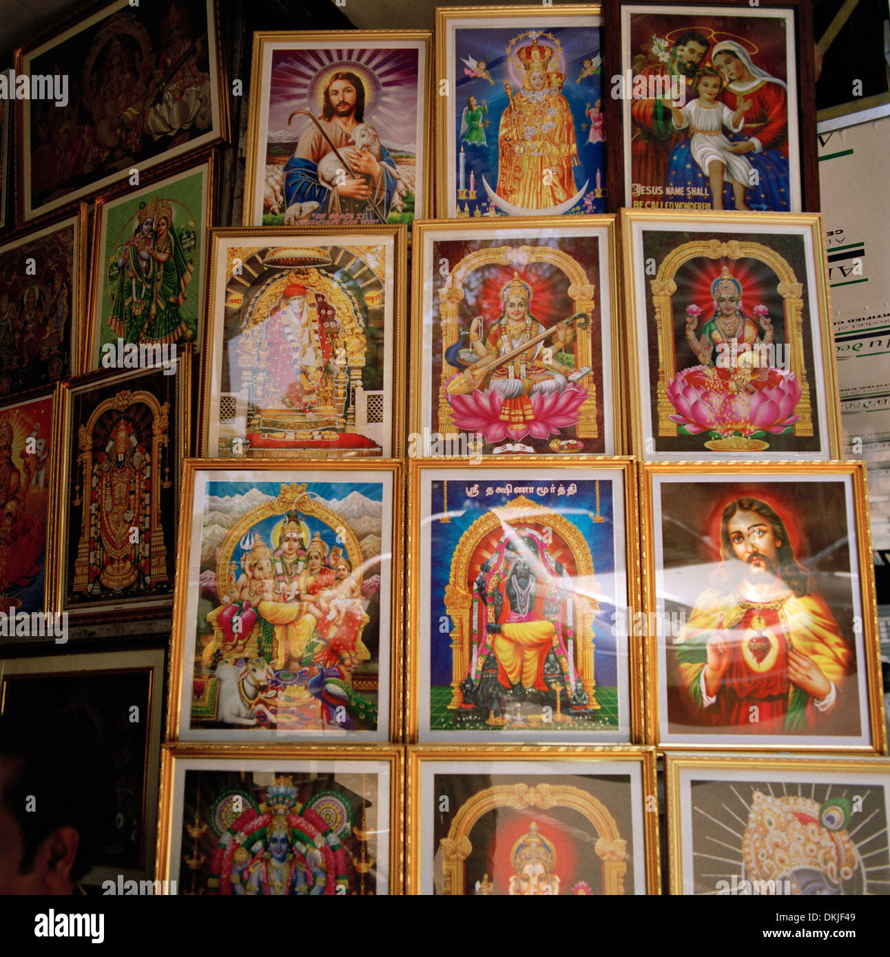Religiösen Kitsch-Shop in Chennai Madras in Tamil Nadu in Indien in Südasien. Business Retail Shops Religion Kunst Idol Jesus Hindu Reisen Wanderlust Stockfoto