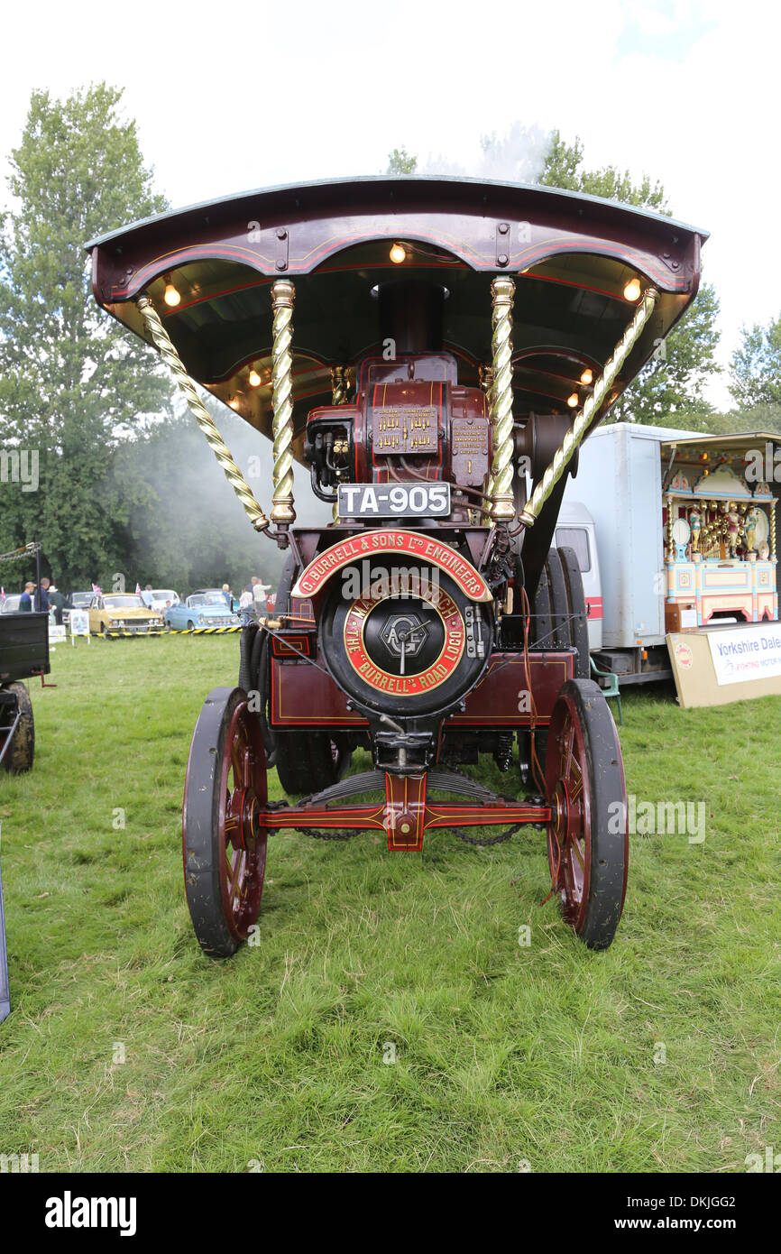 Klassische Fahrzeuge, Lokomobile und Showground Organe bei Knotford Nook, Otley. -Otley Vintage Transport Extravaganza Stockfoto
