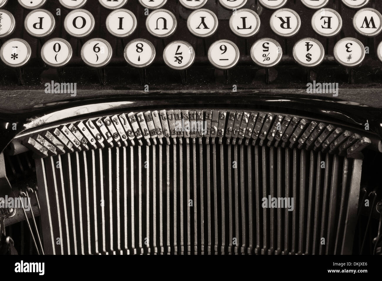 Antike Schreibmaschine - eine antike Schreibmaschine zeigt traditionelle Typebars 2 Stockfoto