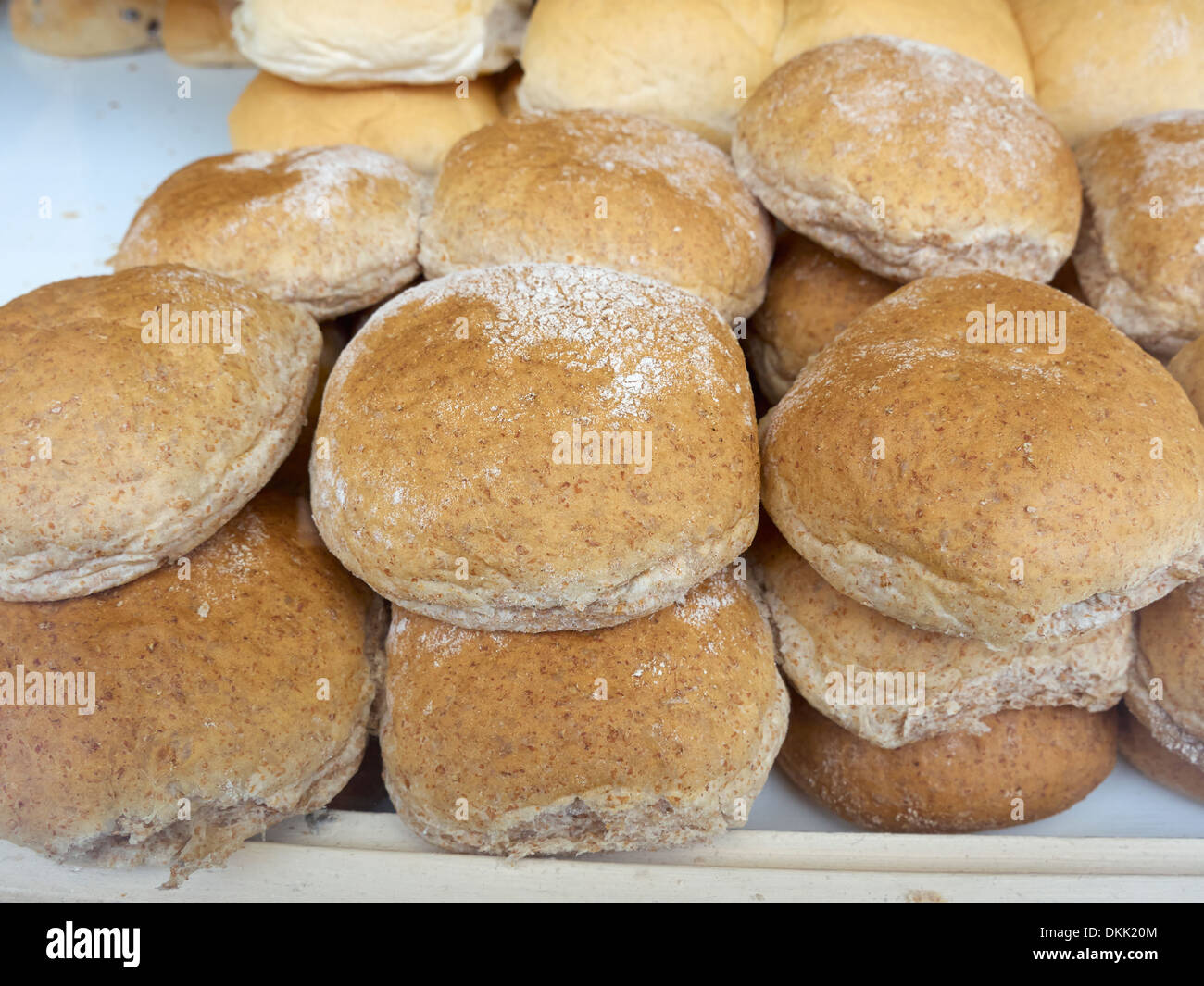 Kornkammer Brötchen in einer Bäckerei-Fenster Stockfoto