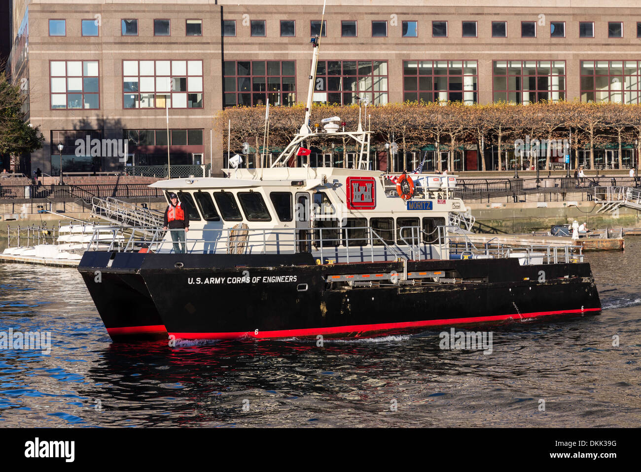 US Army Corps of Engineers Patrouille Boot, World Financial Center, North Cove Yacht Basin Marina, NYC, USA Stockfoto