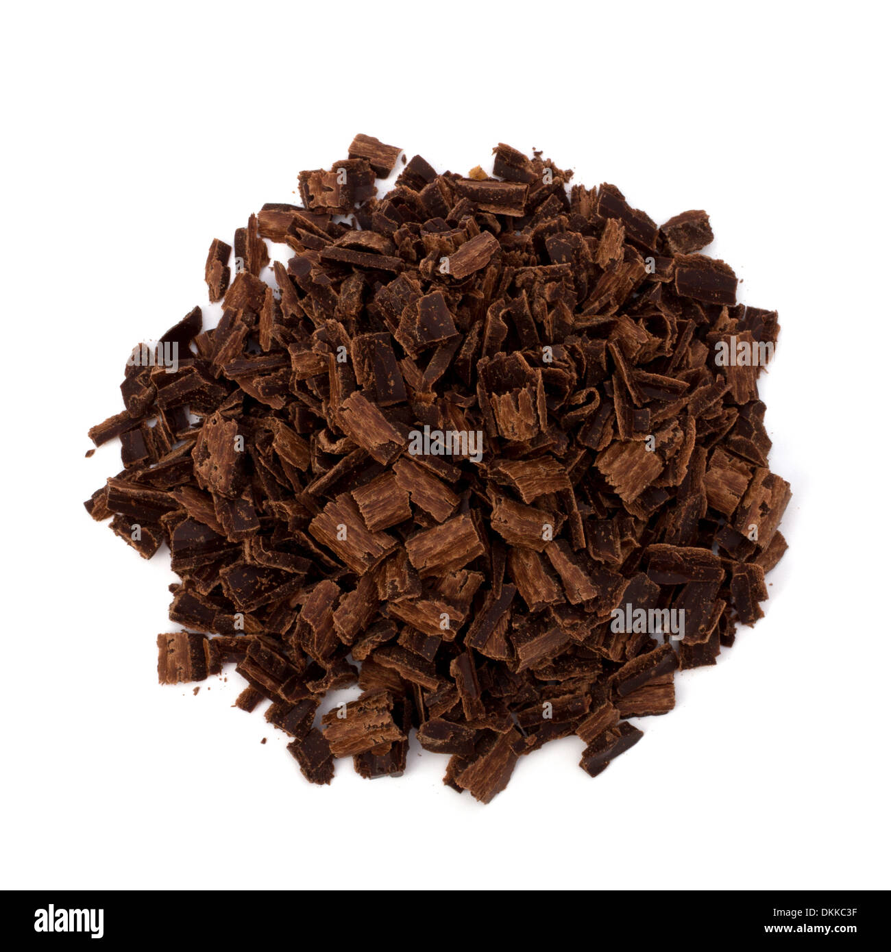 Zerkleinerte Schokolade Späne Haufen isolierten auf weißen Hintergrund Stockfoto