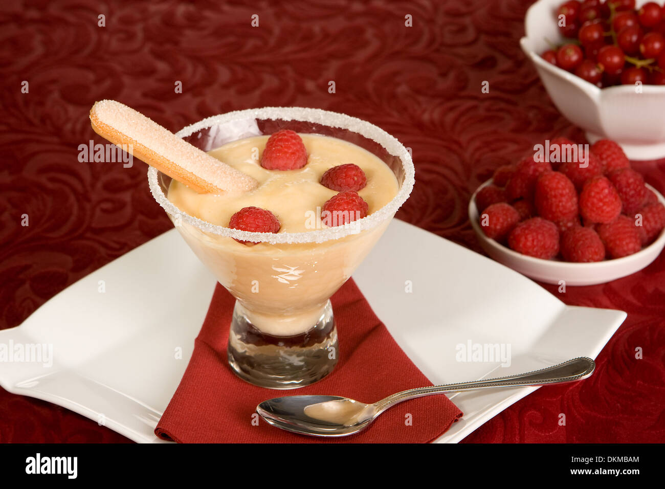 Glas der italienischen Dessert Zabaione oder Sabayon Stockfoto