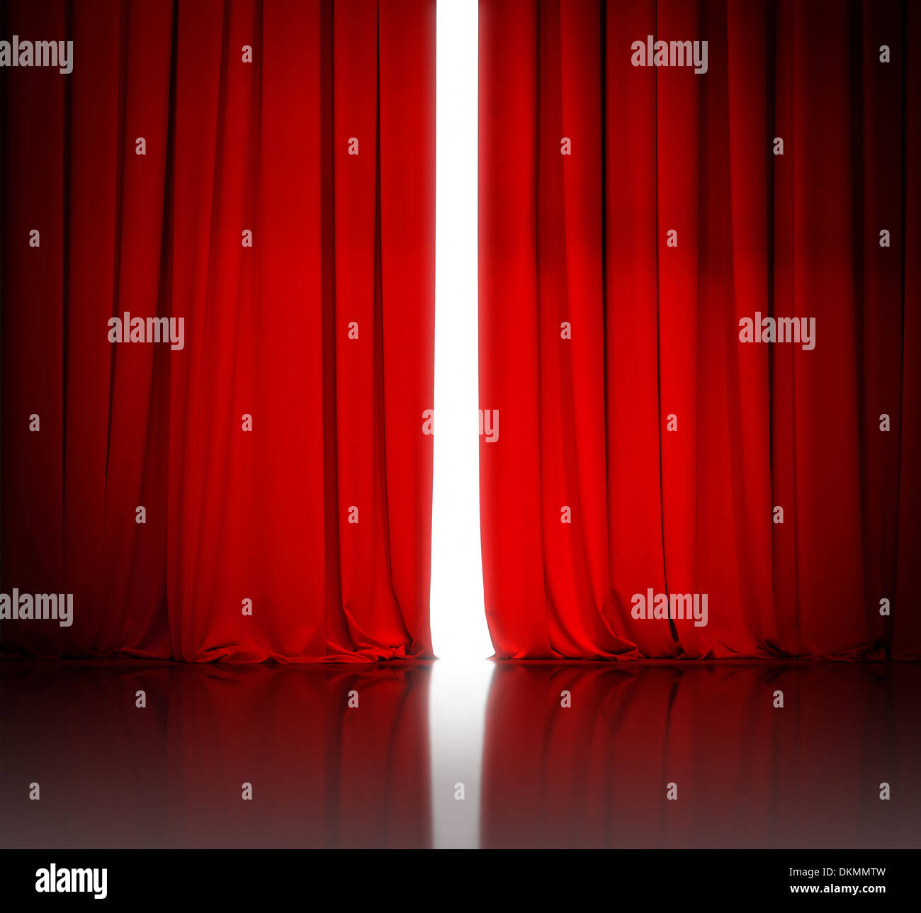 roten Theater oder Kino Vorhang leicht geöffnet und weißes Licht dahinter Stockfoto