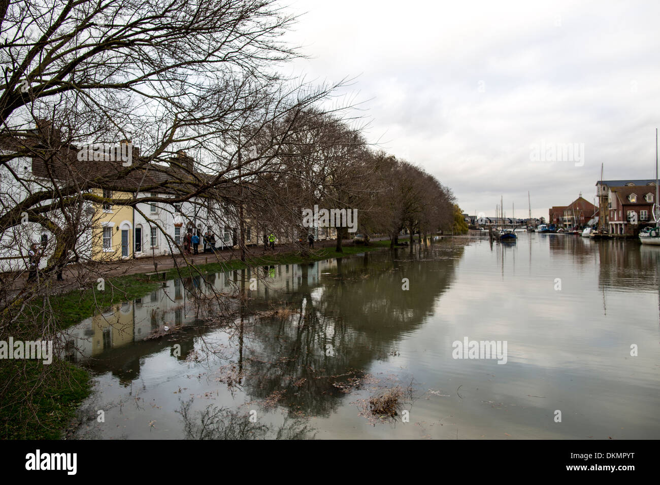 Eine Flutwelle verursacht Überschwemmungen um Faversham Creek, in der Nähe Immobilie zu überschwemmen droht. Stockfoto