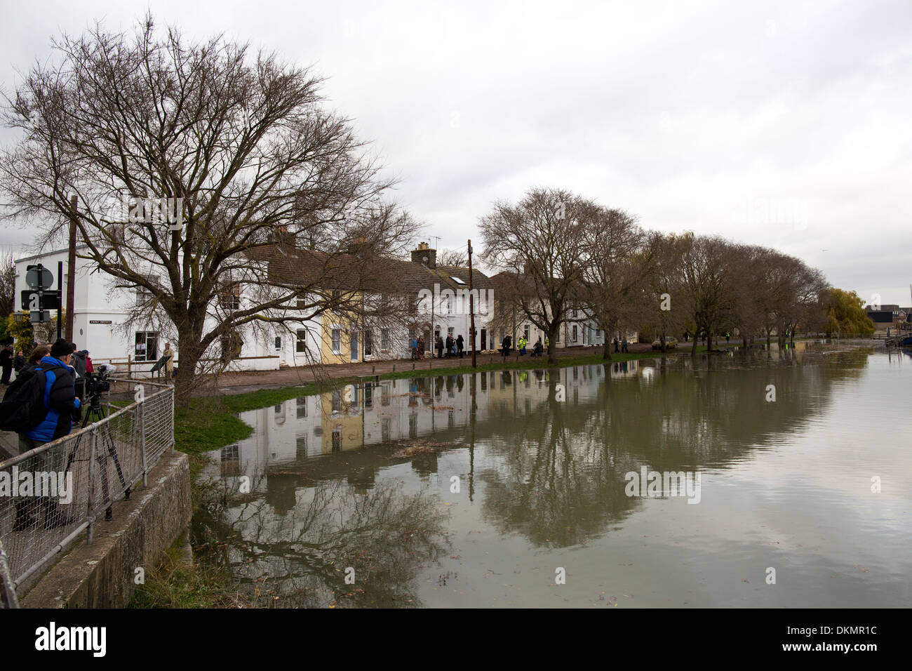 Eine Flutwelle verursacht Überschwemmungen um Faversham Creek, in der Nähe Immobilie zu überschwemmen droht. Stockfoto