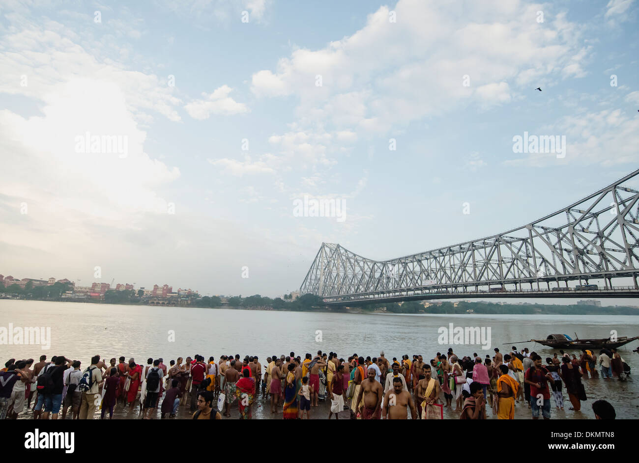 HOWRAH Brücke heiliges Bad im Ganges auf voll- Stockfoto