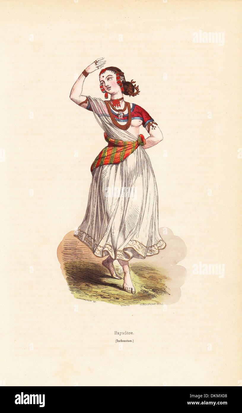 Indische Tänzerin in Perlen Kopfschmuck, Mieder, Rock und Schärpe. Stockfoto