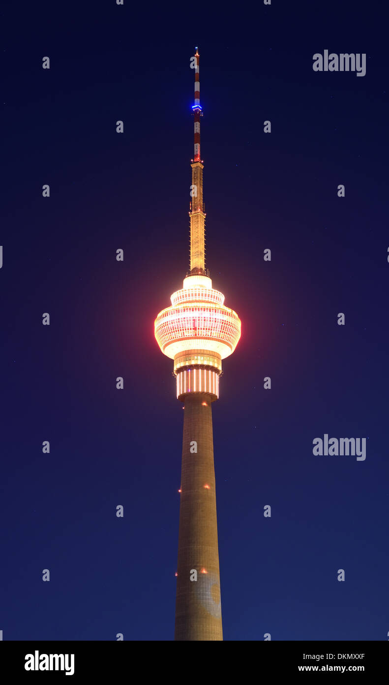 Central Radio & Fernsehturm bei Nacht Stockfoto