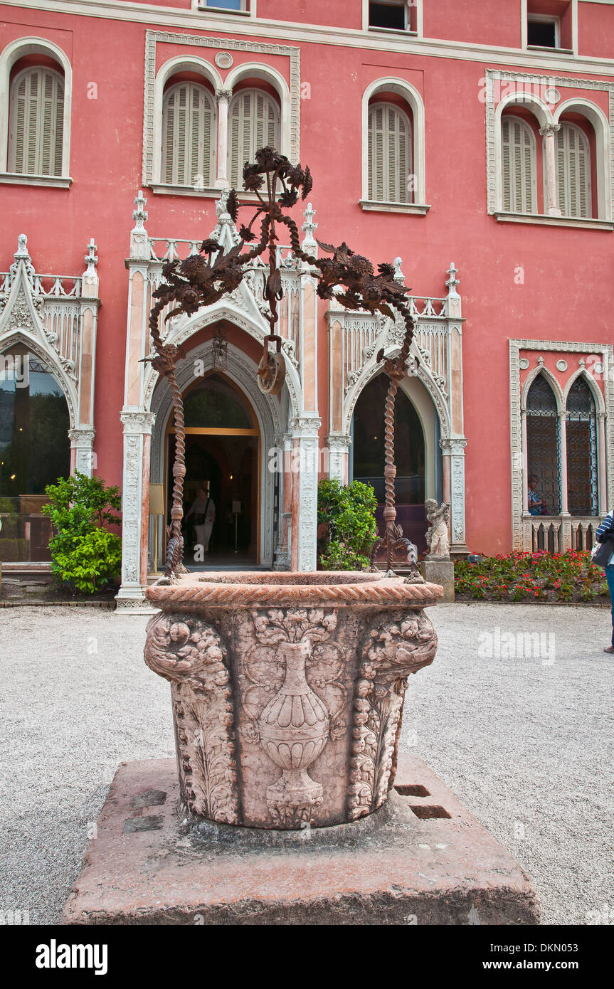 Dekorative Brunnen am Eingang zur Villa Ephrussi de Rothschild, Nizza, Côte d ' Azur, Frankreich Stockfoto
