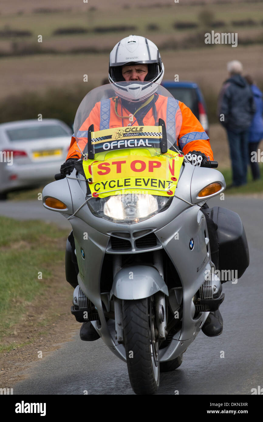 Motorrad-Fahrer Radrennen offizielle / Marschall / escort für Cicle Classic 2013 Rennen. Stockfoto