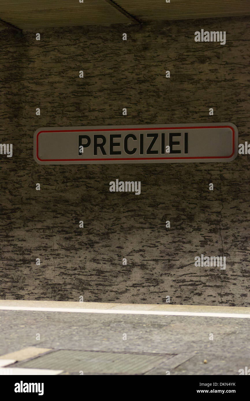Rumänische Schlauchsystem - Preciziei Station Zeichen in Bukarest, Rumänien Stockfoto