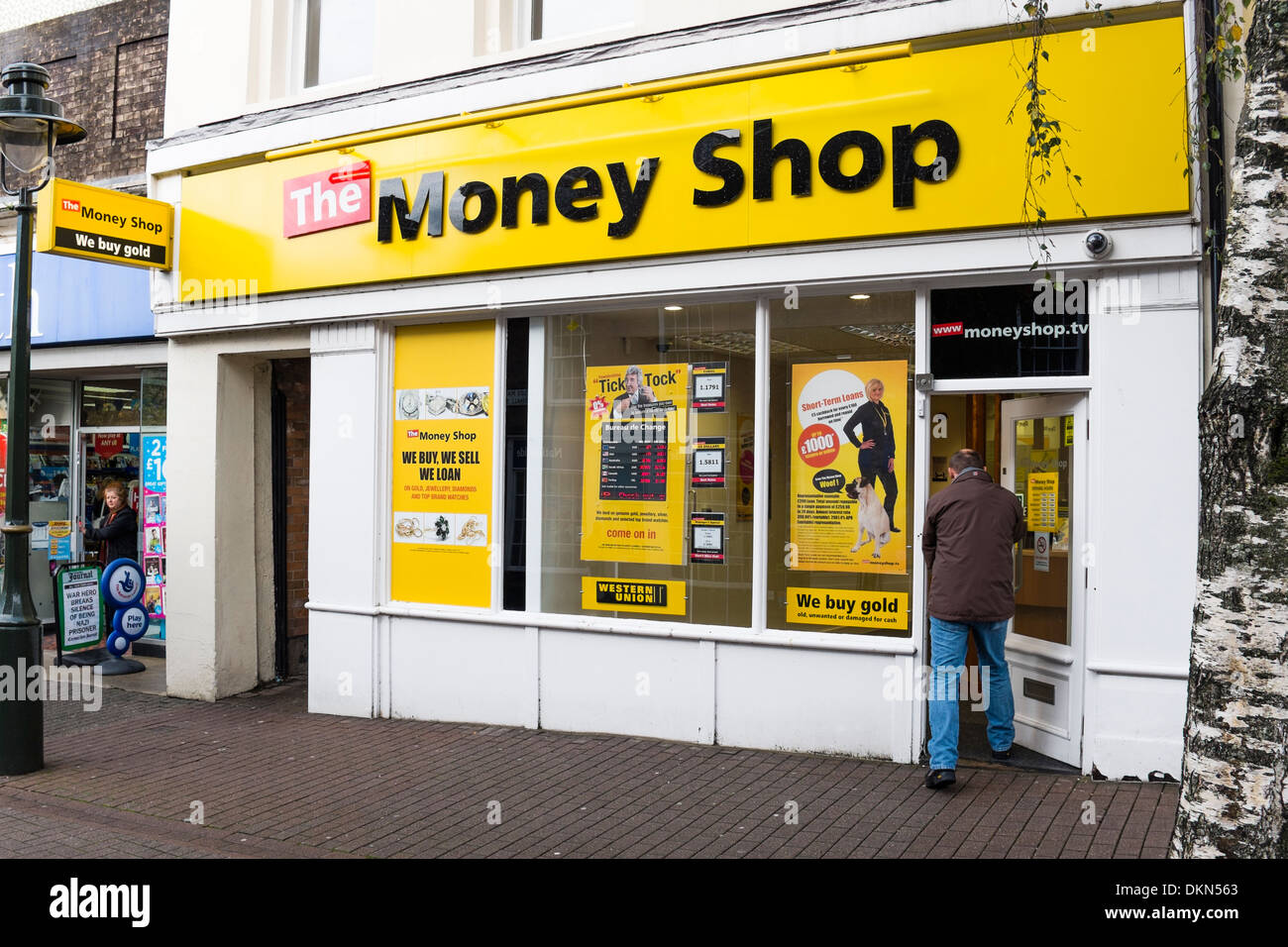 außen, The Money Shop Pfandleiher Pay Day Kreditgeber, Carmarthen Wales UK Stockfoto