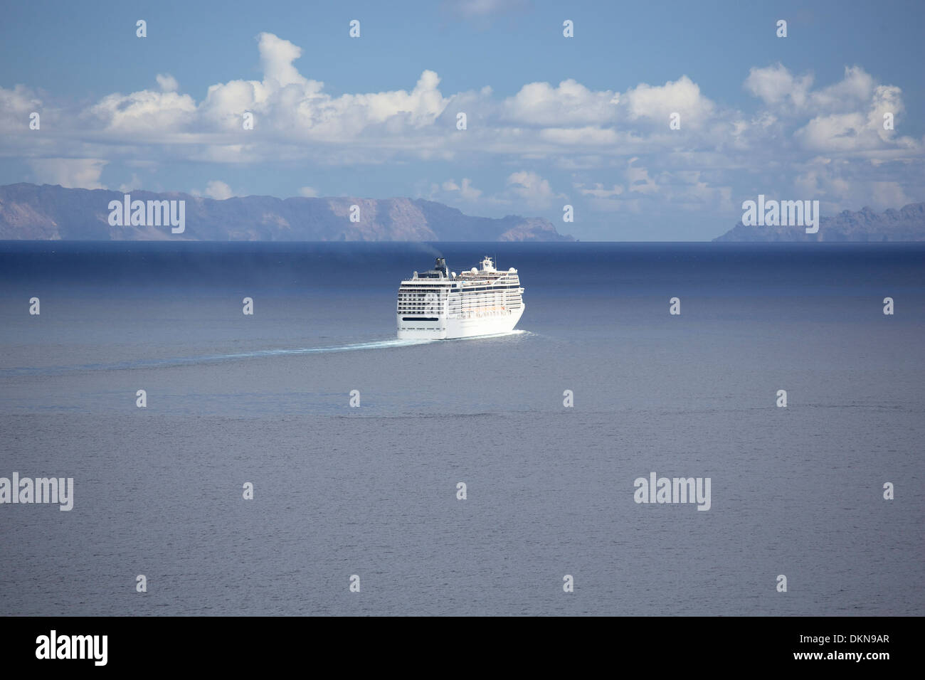 Madeira, Funchal, schwimmende entfernt Kreuzfahrtschiff Stockfoto