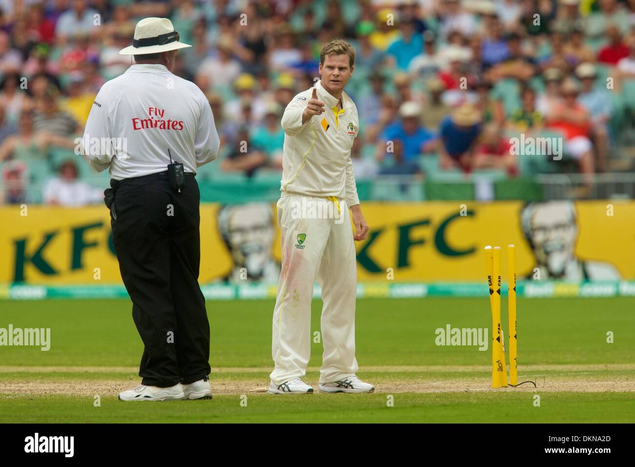 Adelaide, Südaustralien. 8. Dezember 2013.  STEVE SMITH - Aktion vom 2. Asche Test Match spielte in Adelaide Oval. Bildnachweis: Europäische Sportnachrichten fotografische Agentur/Alamy Live Stockfoto