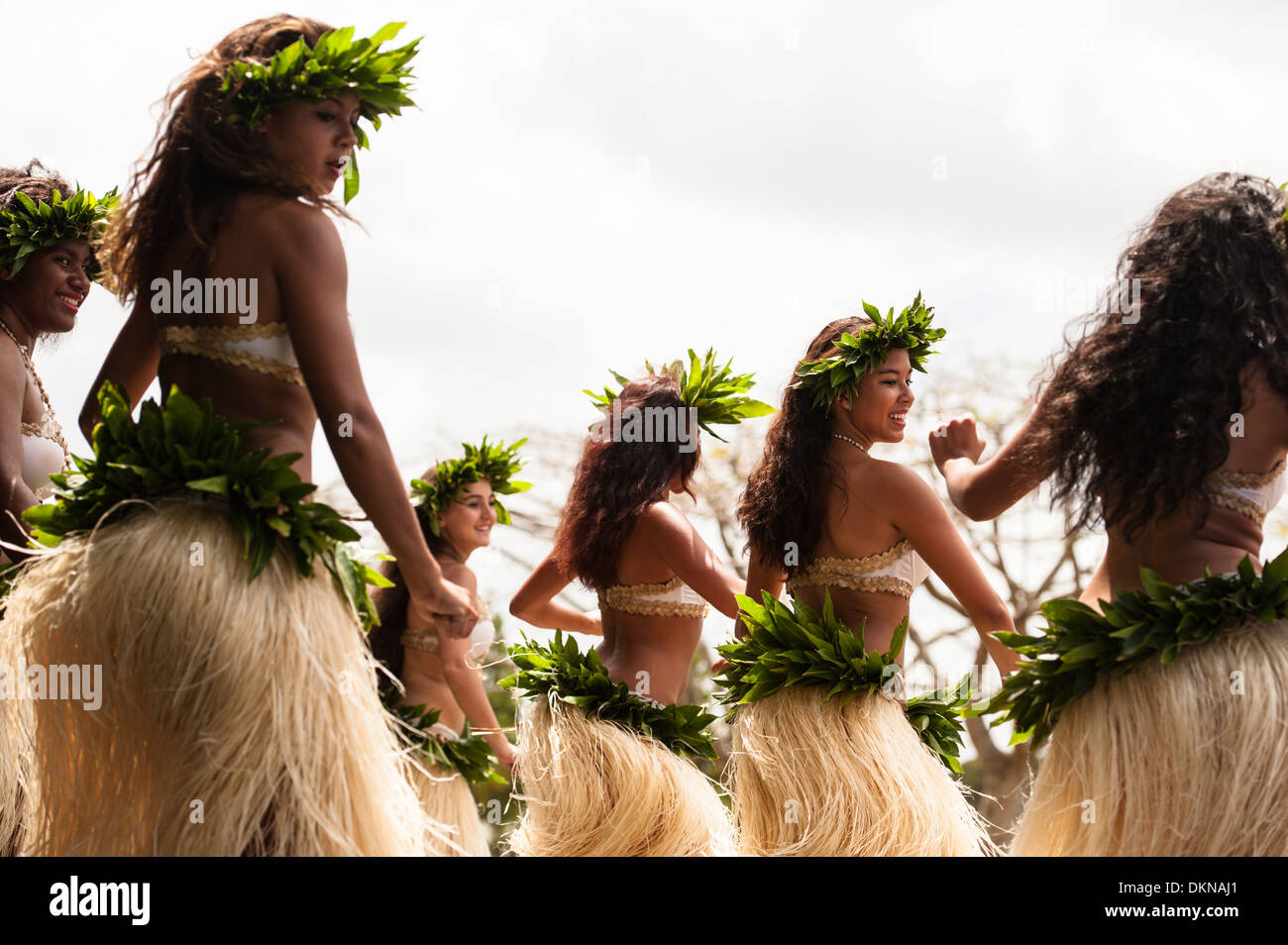 Vanuatan Frauen von gemischten Rennen (Malayisch und Polynesische) tanzen ein polynesischer Tanz während Fest'Sawagoro Kulturfestival, Port Vila, Vanuatu. Stockfoto