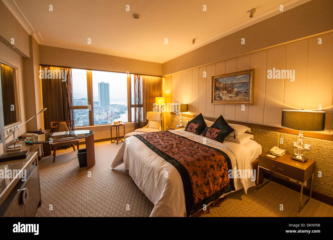 1334 Raum des Sofitel Punta 16 Hotels mit Blick auf den inneren Hafen von Macao (Macau), SAR of China seit 1999 Stockfoto