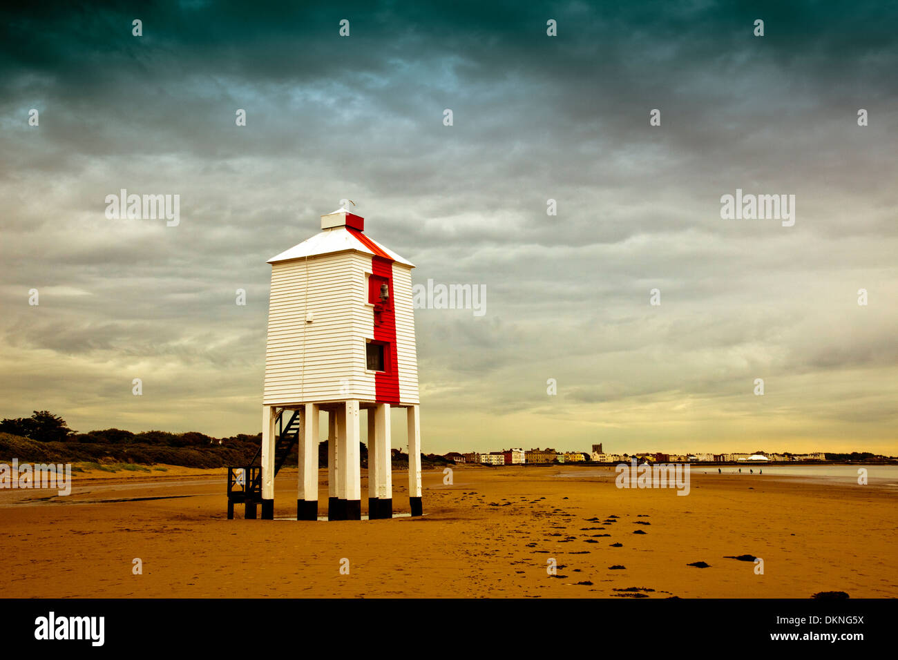 Die hölzernen Burnham-on-Sea niedrigen Leuchtturm am Strand, Somerset, England, UK Stockfoto