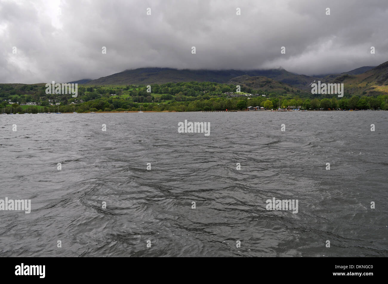 See Coniston in Lake District, Cumbria, England wo Donal Campbell viele Wasser-Geschwindigkeitsrekorde brach Stockfoto