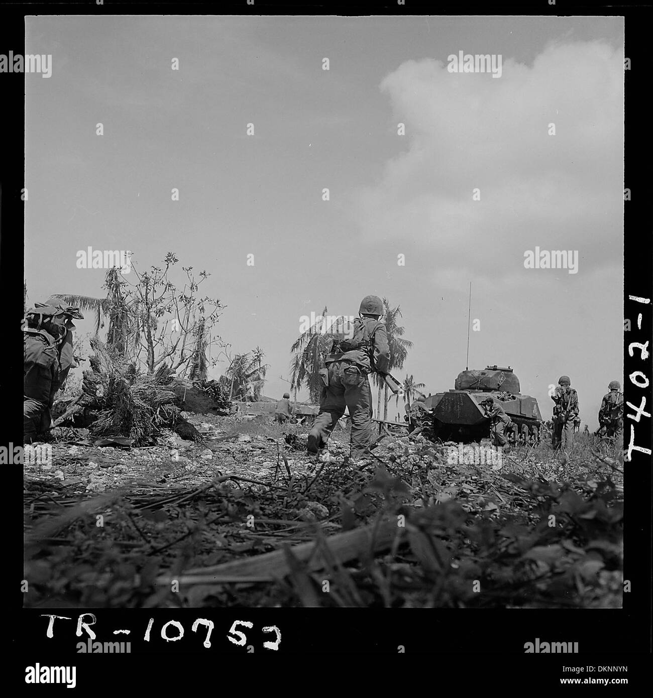 Marines voraus hinter Tank auf Guam 520967 Stockfoto