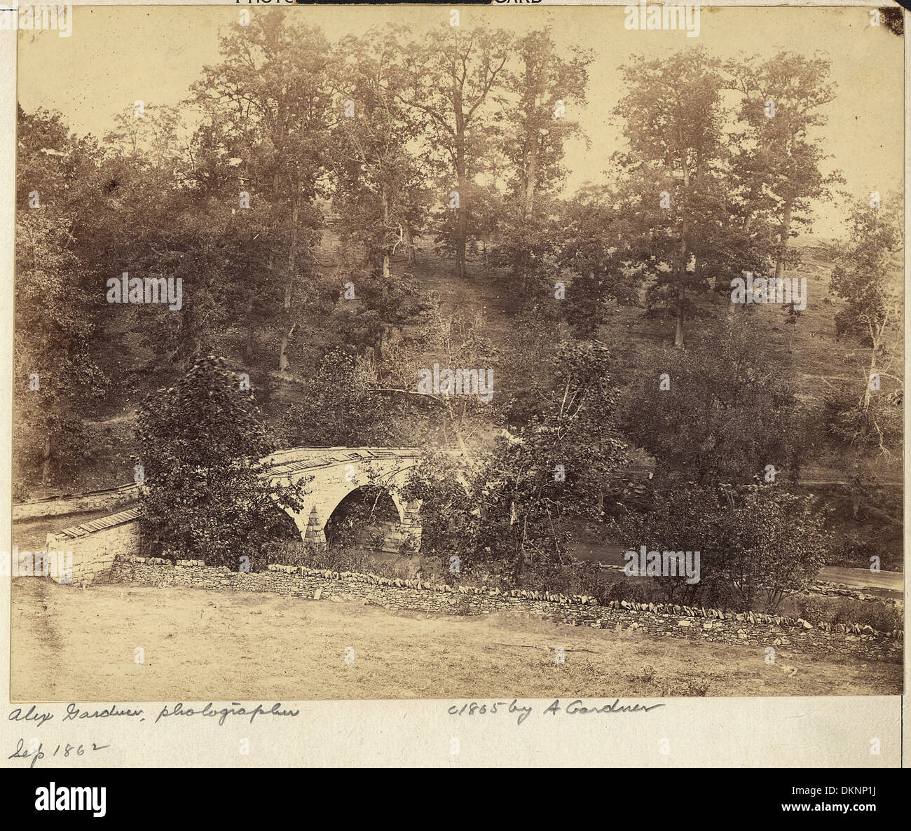 Blick auf die Burnside Bridge über den Antietam Creek in Maryland, eine historische Stätte aus dem Amerikanischen Bürgerkrieg. Die Brücke war Schauplatz bedeutender Kämpfe während der Schlacht von Antietam im Jahr 1862. Stockfoto