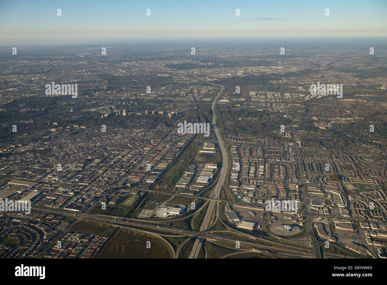 Luftaufnahme westlich von der Kreuzung der Highways 407 und 400 North Toronto und Vaughan Kanada Stockfoto