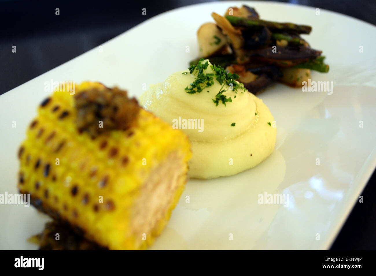 Mais Kartoffel Pilz Beilagen Kartoffelpüree Stockfoto