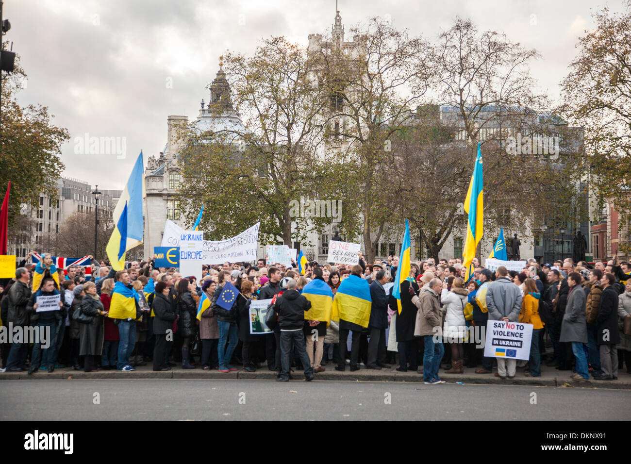 London, UK. 8. Dezember 2013. Ukranian Protest am Parliament Square, London, Vereinigtes Königreich Credit: Galit Seligmann/Alamy Live-Nachrichten Stockfoto
